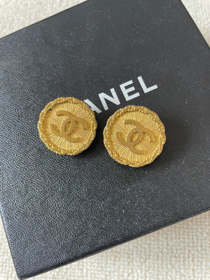 220824-4 Auth CHANEL VINTAGE Double C small Earrings clip