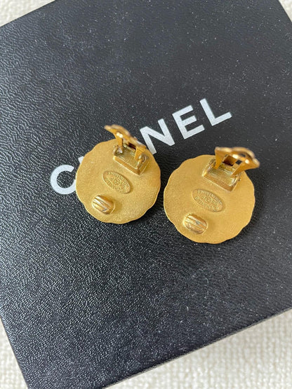 220824-4 Auth CHANEL VINTAGE Double C small Earrings clip