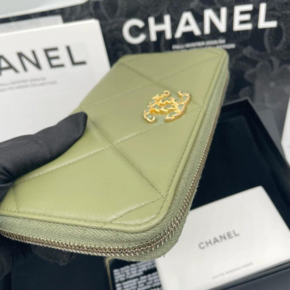 220824-6 CHANEL Chanel 19 series Cuban green wallet