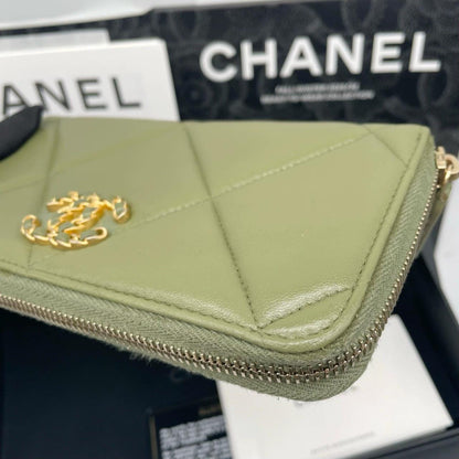 220824-6 CHANEL Chanel 19 series Cuban green wallet