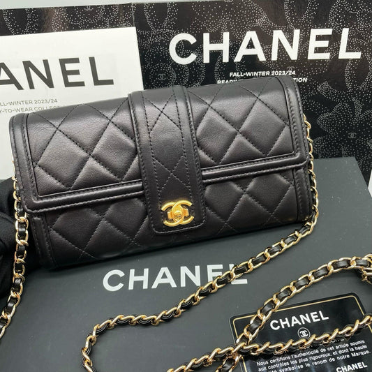 220824-8 CHANEL Chanel CF Black Gold Book Block Flinks Wallet