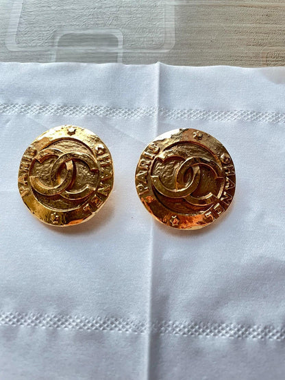 220824-8 Auth Chanel Vintage gold tone Earrings