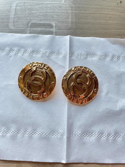 220824-8 Auth Chanel Vintage gold tone Earrings