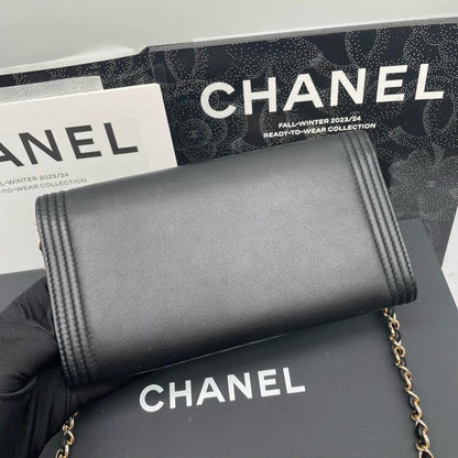 220824-9 CHANEL Chanel Leboy Black Gold Playing Wallet