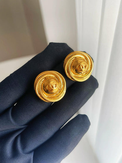 220824-11 Auth CHANEL VINTAGE  Middle Golden Double gold tone Earrings