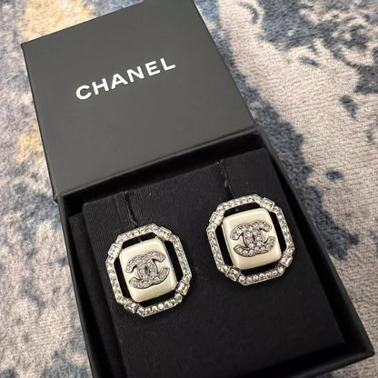 220824-23 Auth Chanel  hollow double C pearl square earrings