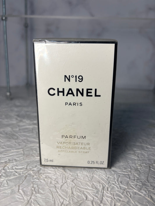 Chanel No.19  Parfum Perfume 7.5ml 1/4 oz -  070125-29