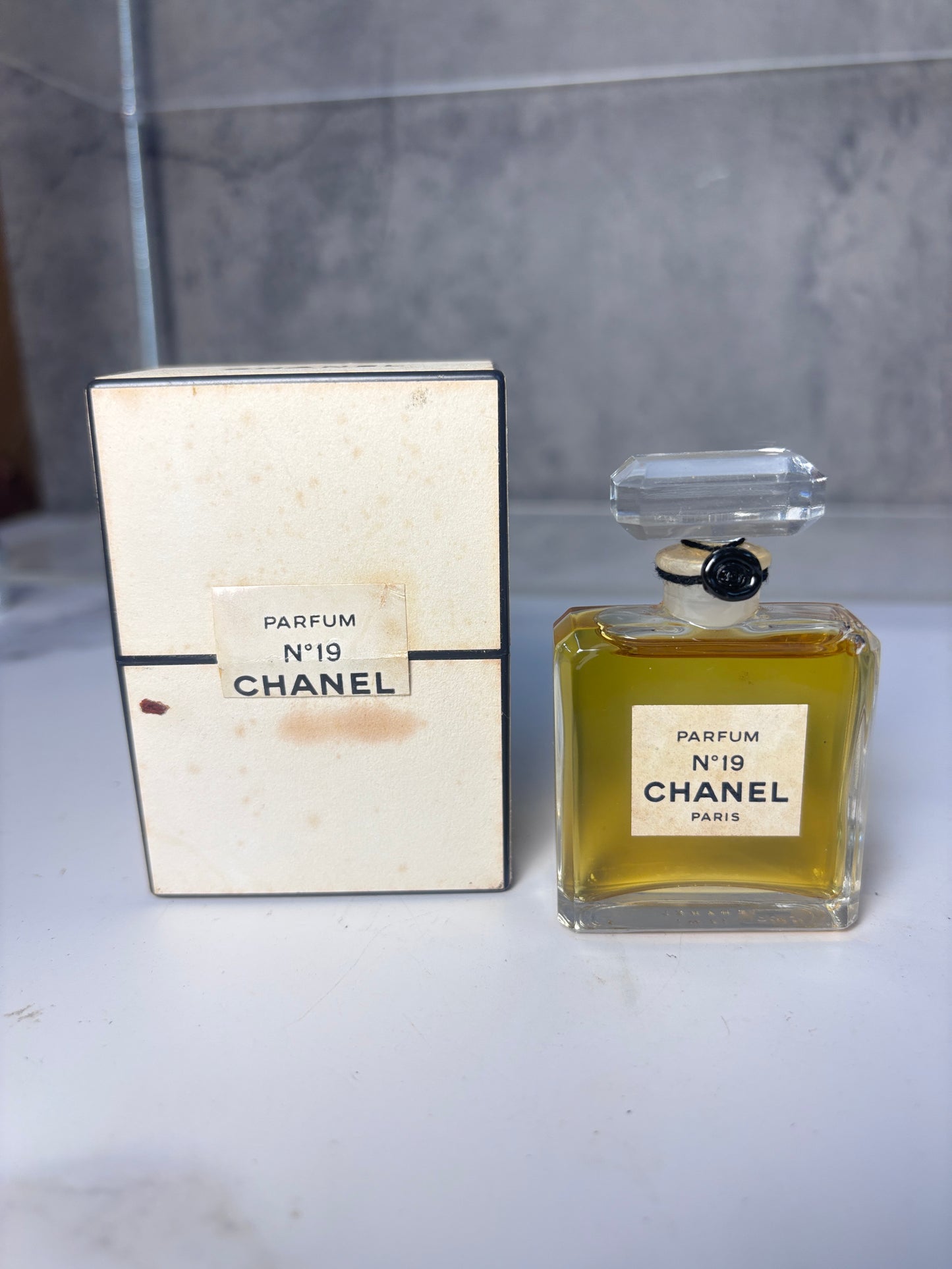 Chanel - N°19 Parfum 14 ml - IN_STOCK 040126