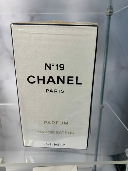 Rare Sealed Chanel no. 19 7.5ml 1/4 oz parfum perfume - 250325 A