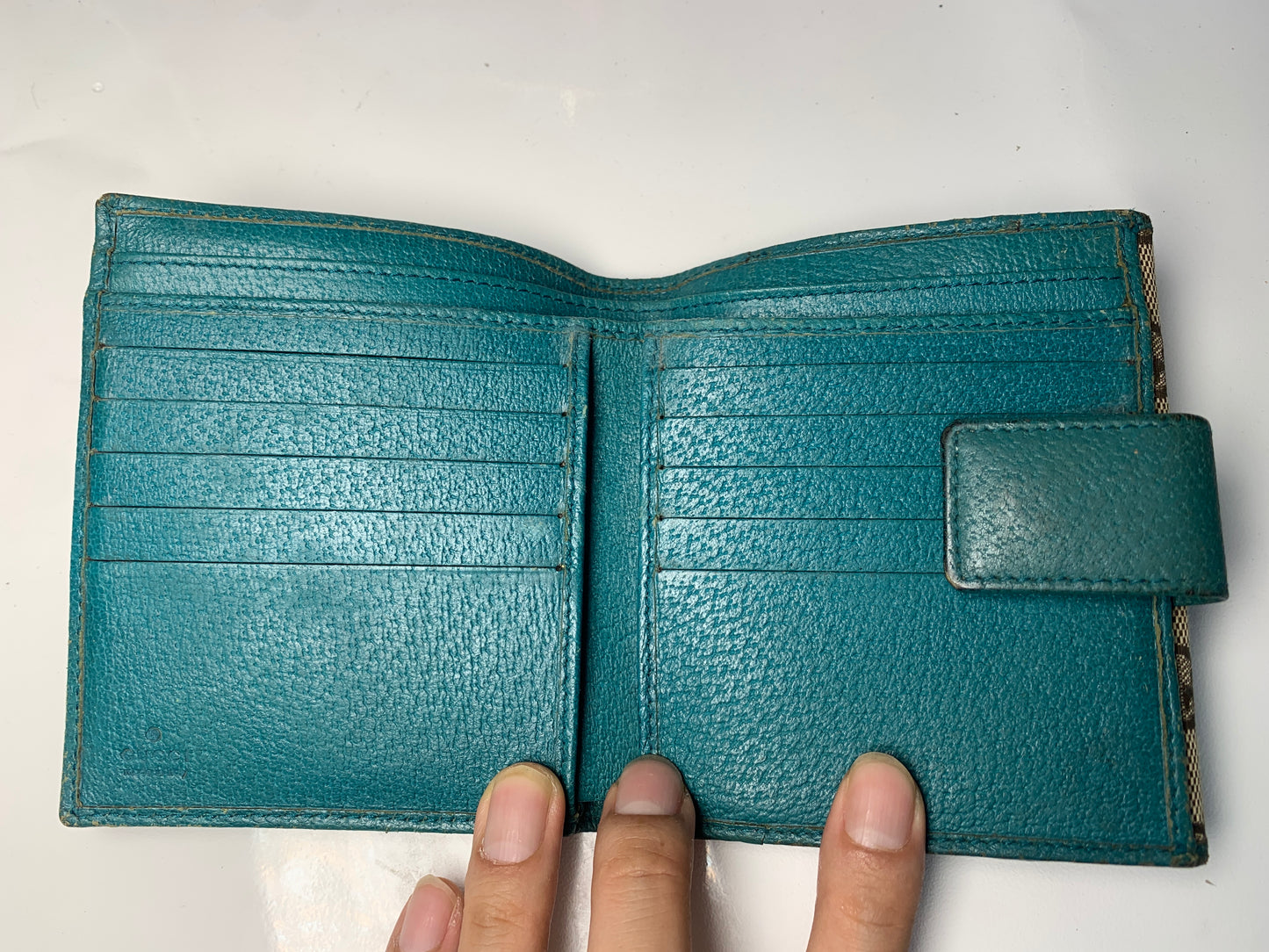 Rare Women Gucci wallet leather   - 040424