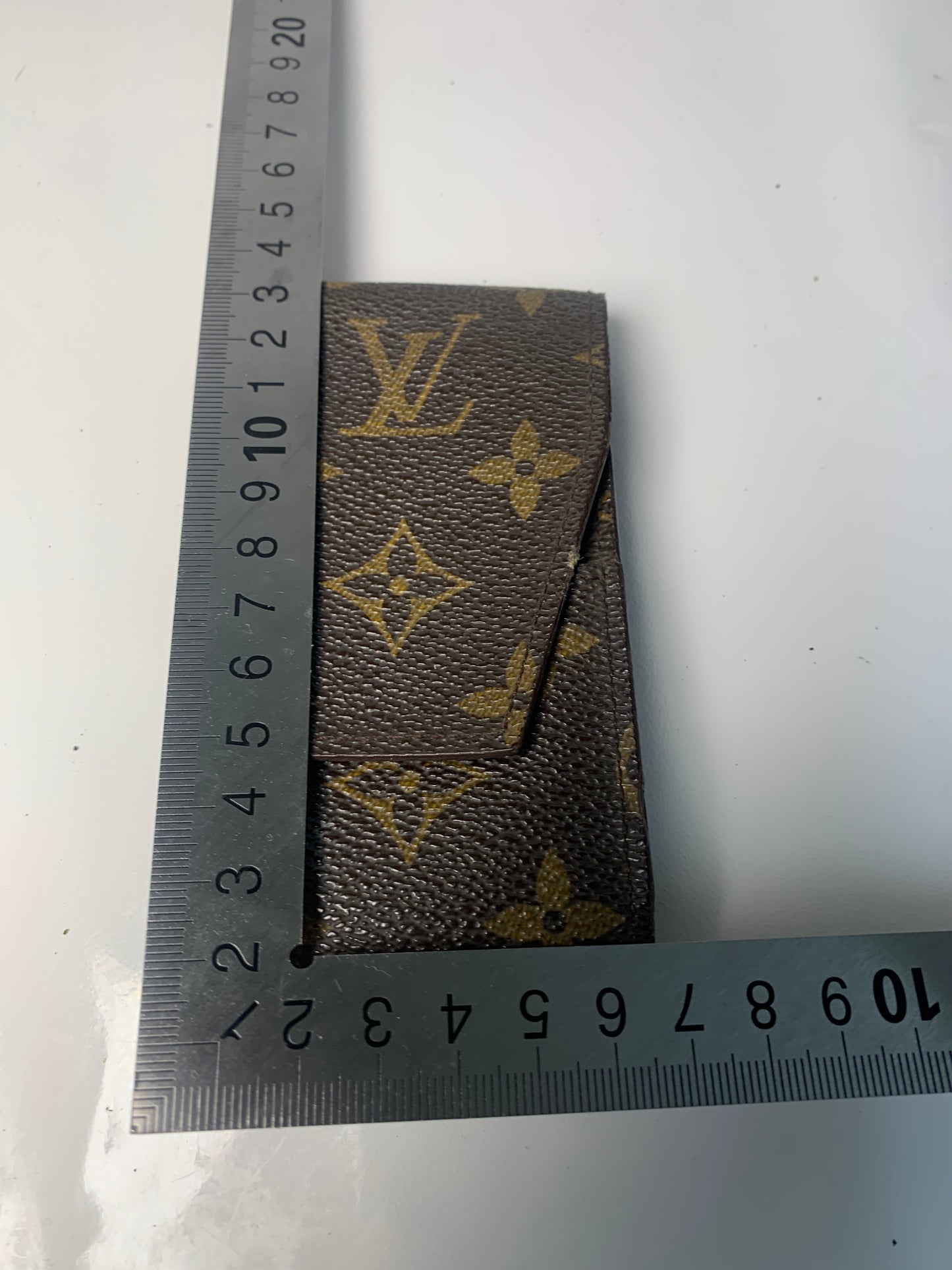 Rare Women Louis Vuitton mobile holder wallet    - 040424