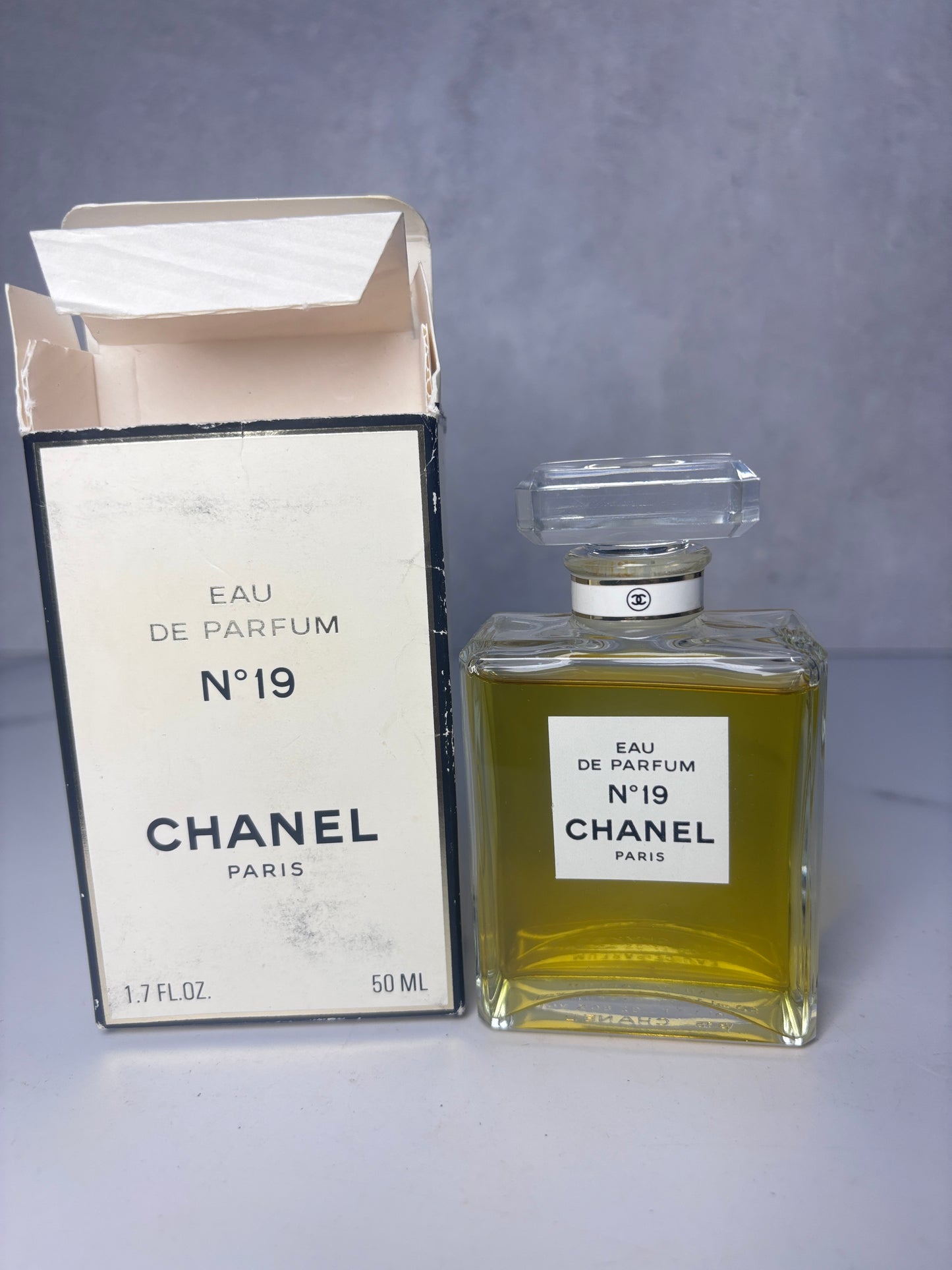 Chanel - Women Chanel N°19 Eau de Parfum  EDP 50 ml   - INSTOCK 230626