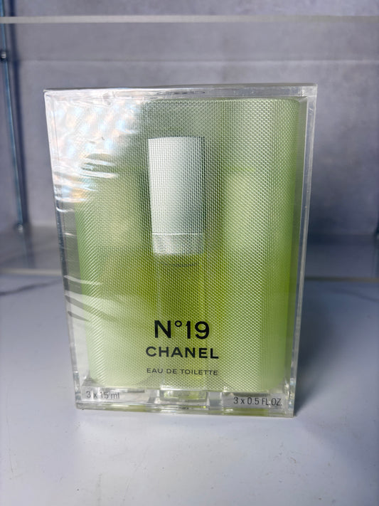 Sealed Chanel No. 19   Eau de toilette EDT 3 x 15ml   - TRE 230627