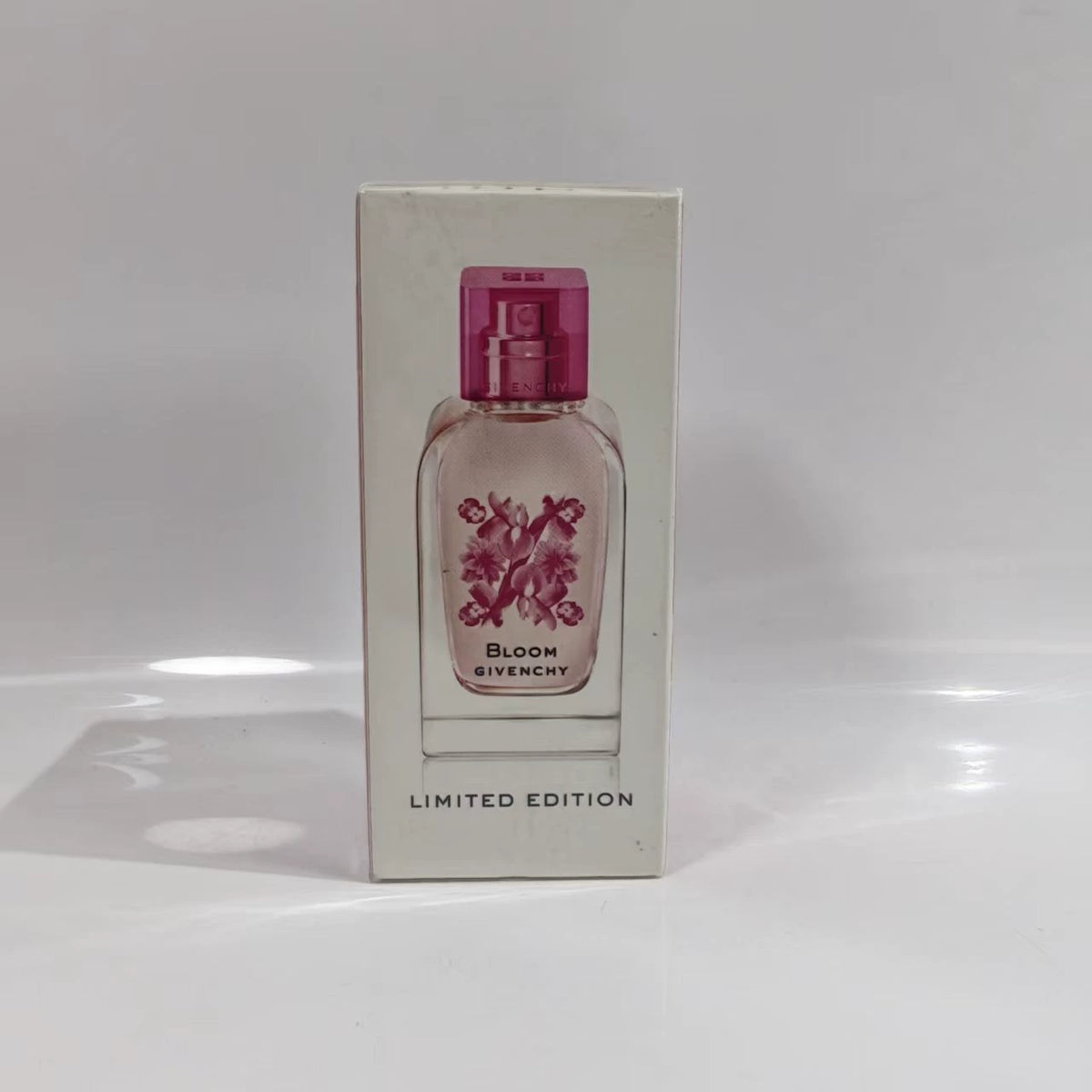 020926-91 Givenchy blooming flowers