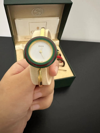 100926-98 Gucci vintage watch