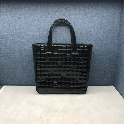 221124-58 Chanel patent leather handbag tote bag