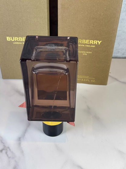 040426-124 Burberry Tudor Rose Tudor 100ml 3.4 oz