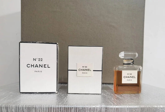 011225-11 Chanel No 22