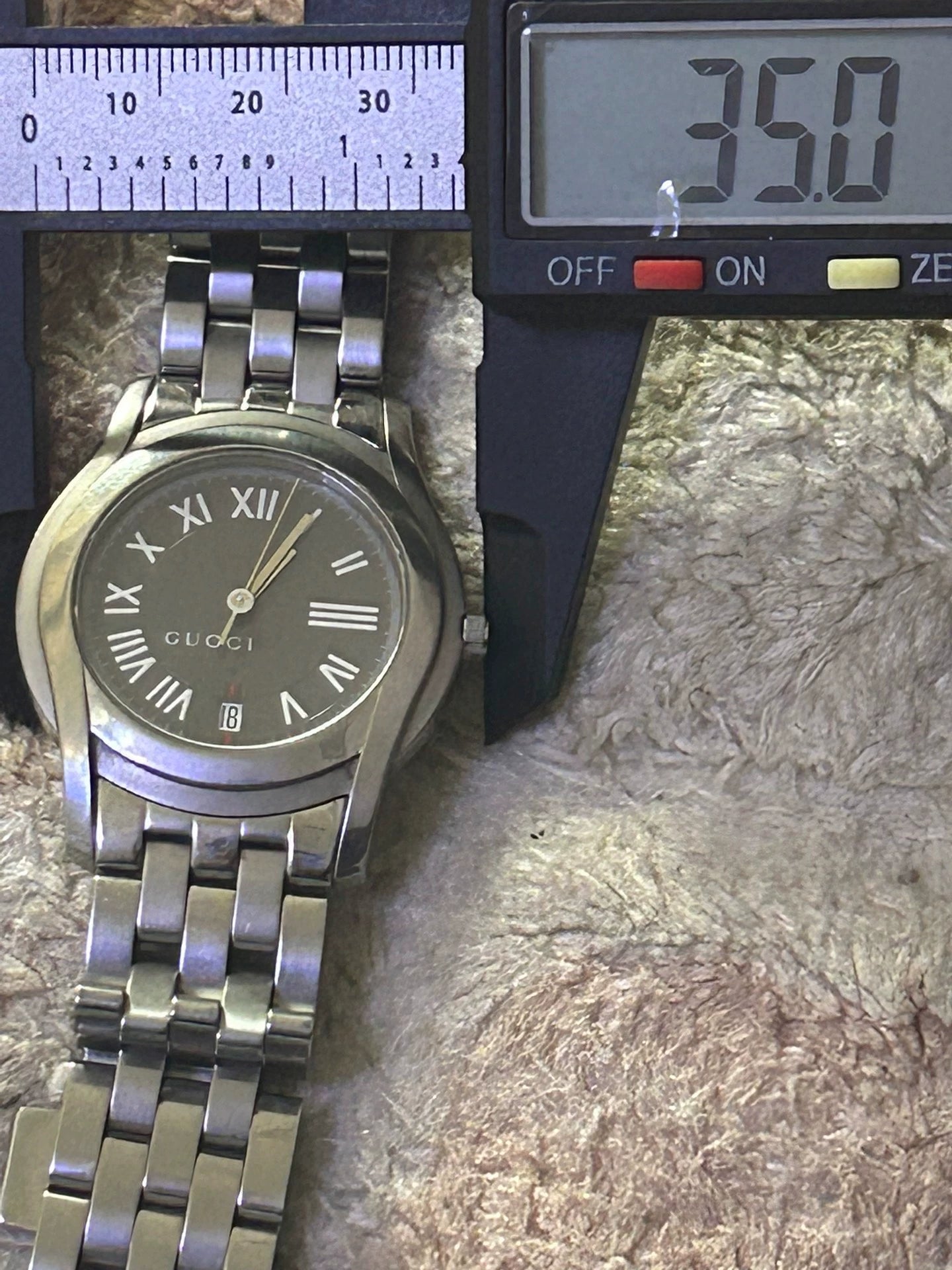020426-watch-93 Gucci quartz watch is