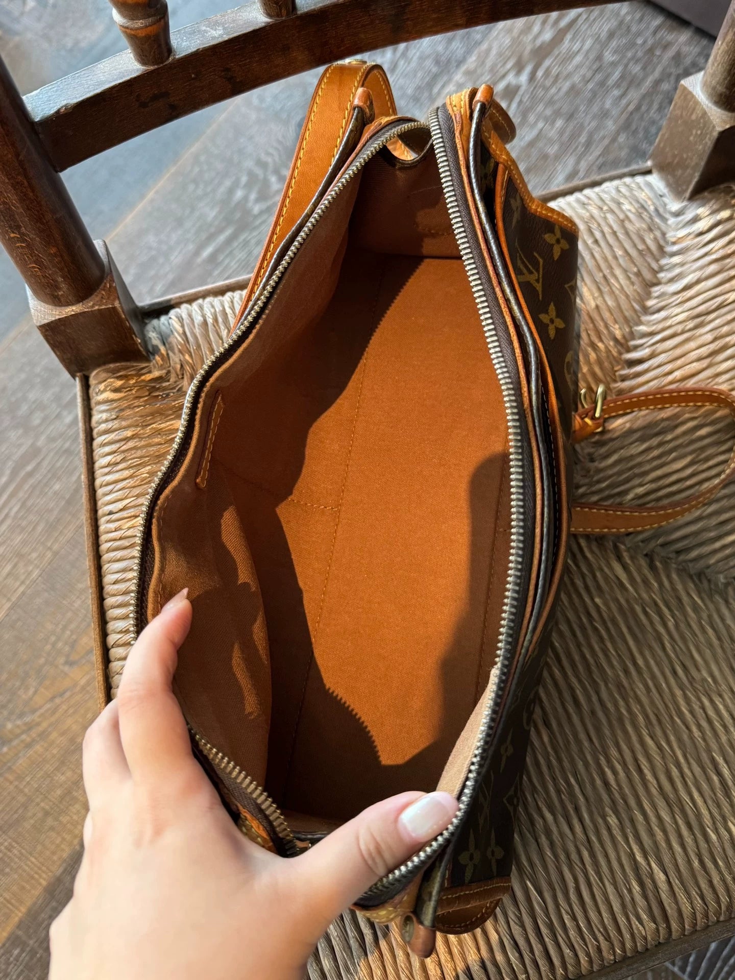 150626-bag-43 Simple luxurious LV handbag