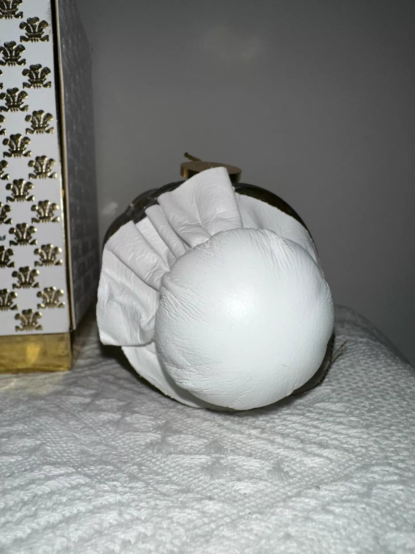 190326-83 Creed Stunning Celebrity White 250ml  8.5oz