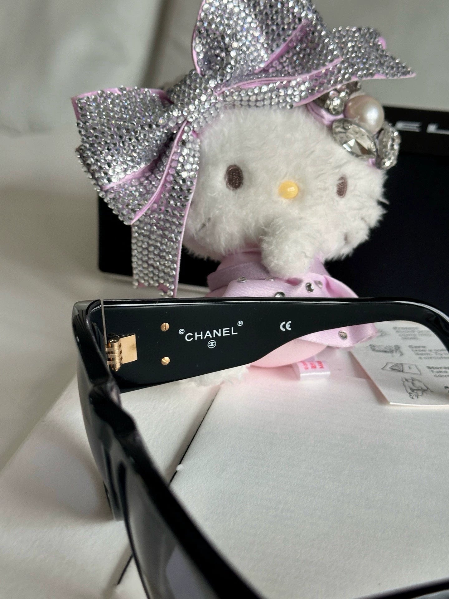 140126-94 Chanel Sunglasses black