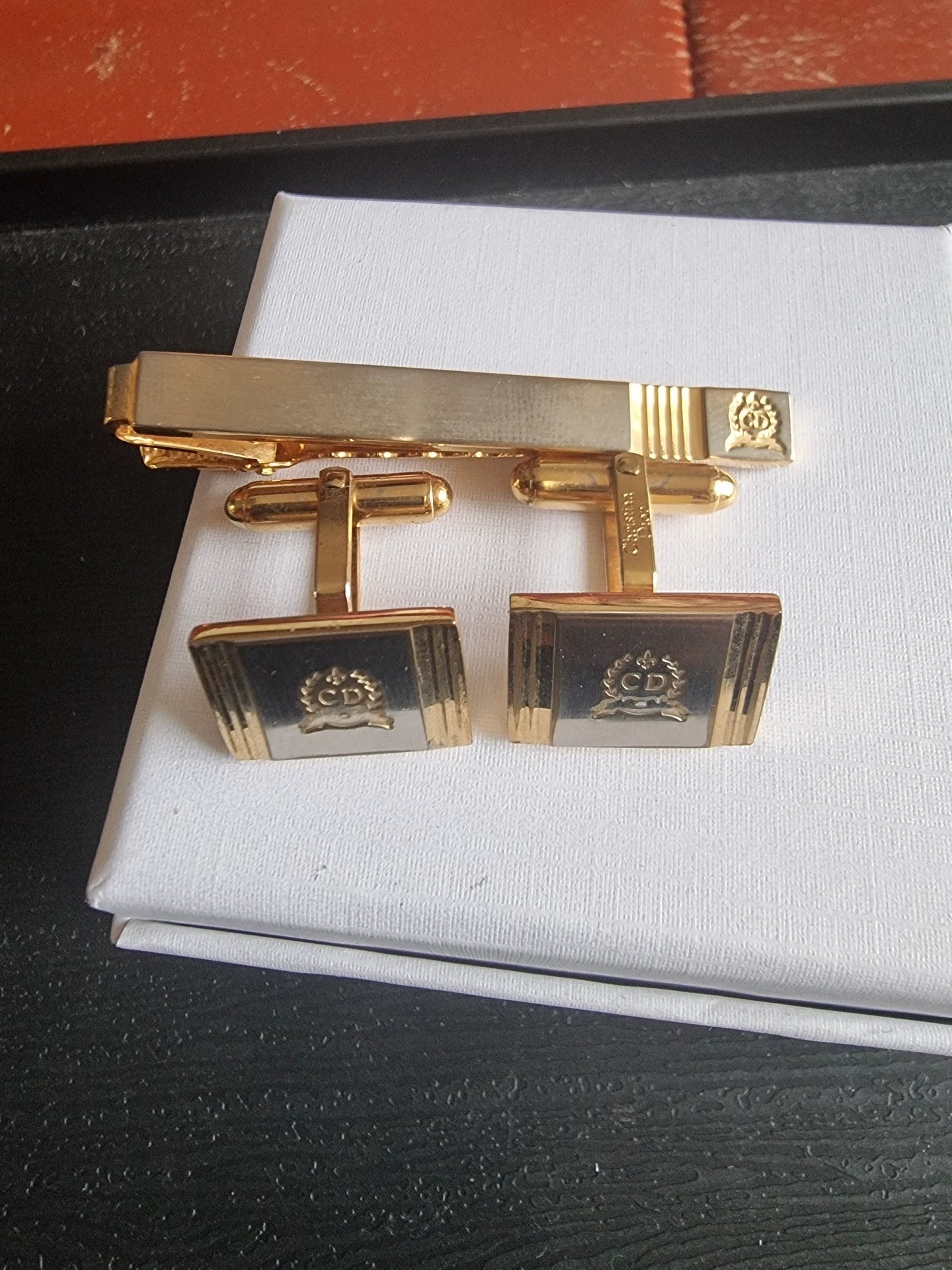 241025-77 Christian Dior Tie clip and button