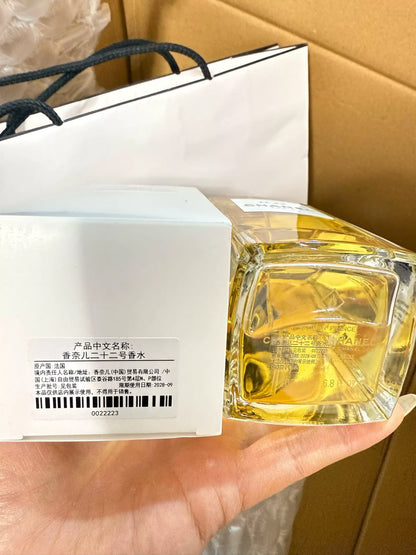 041026-9 Chanel No. 22 Parfum