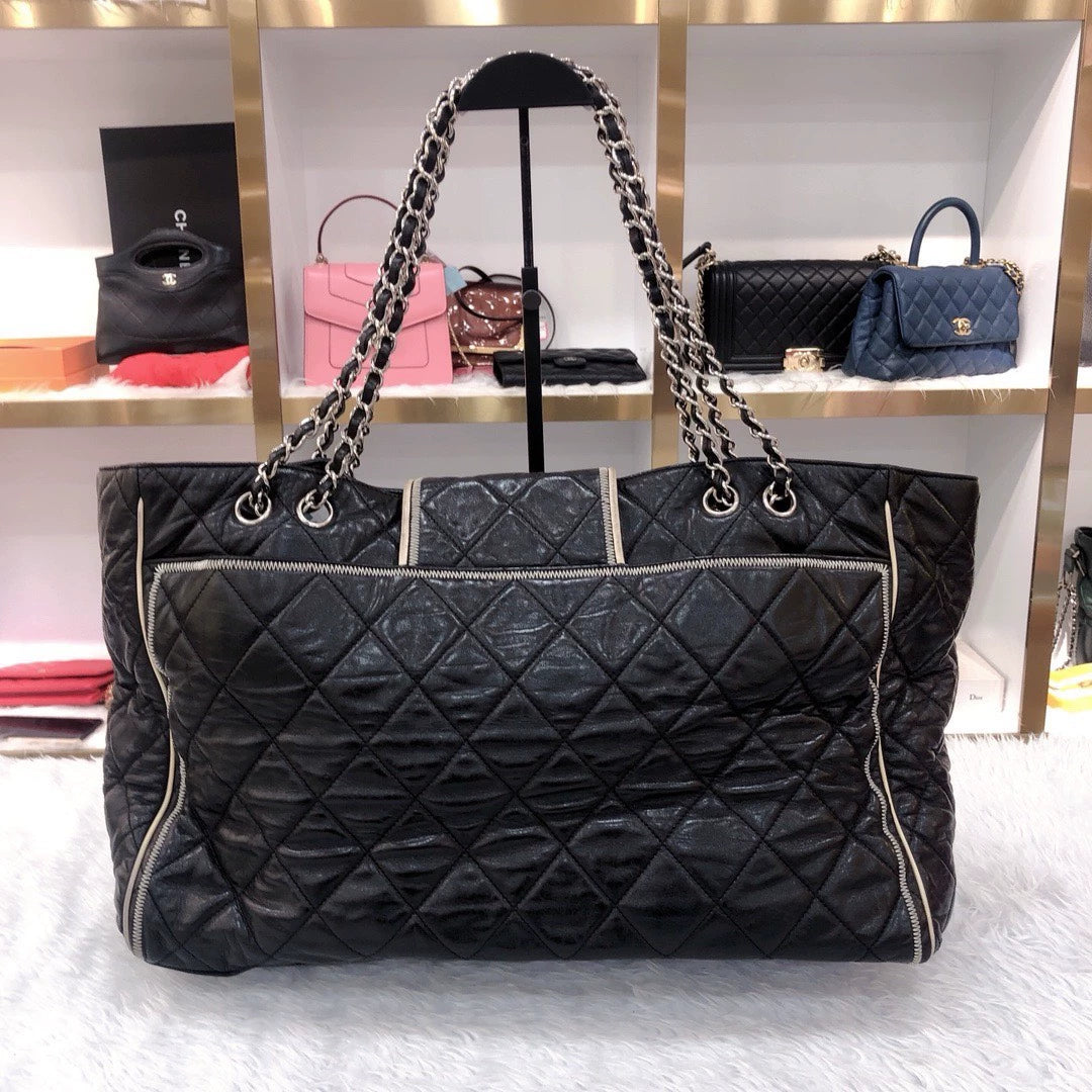 221124-77 Auth CHANEL Black 2.55 large shoulder bag