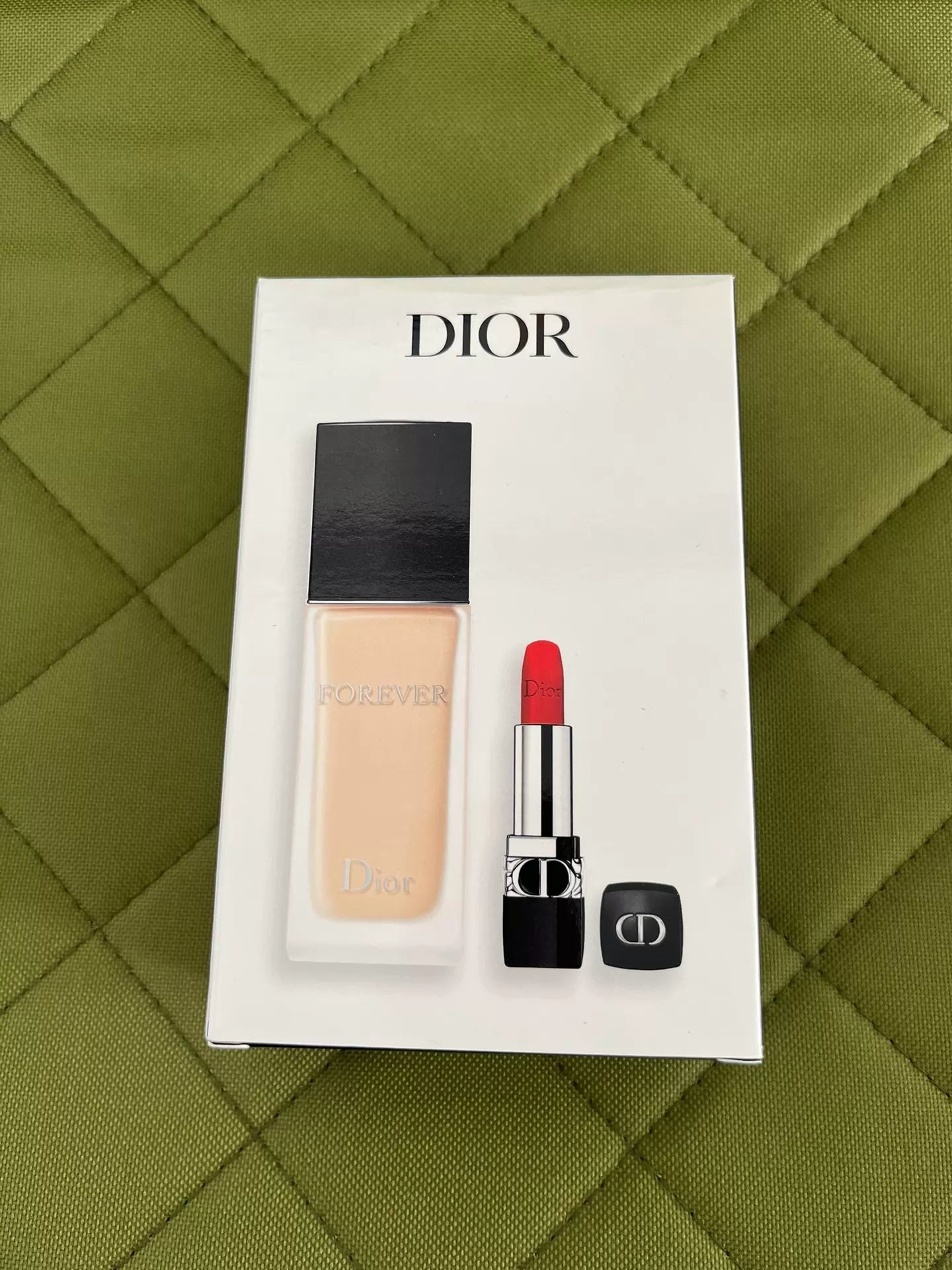 030926-145 Dior lock makeup foundation