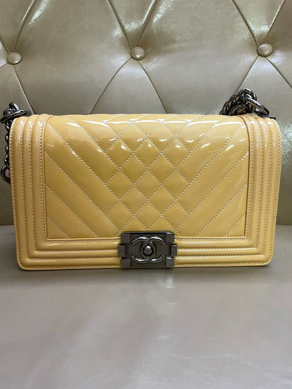 221124-73 Auth Chanel Boy Bag Medium Classic Quilted Flap CC Leboy Crossbody