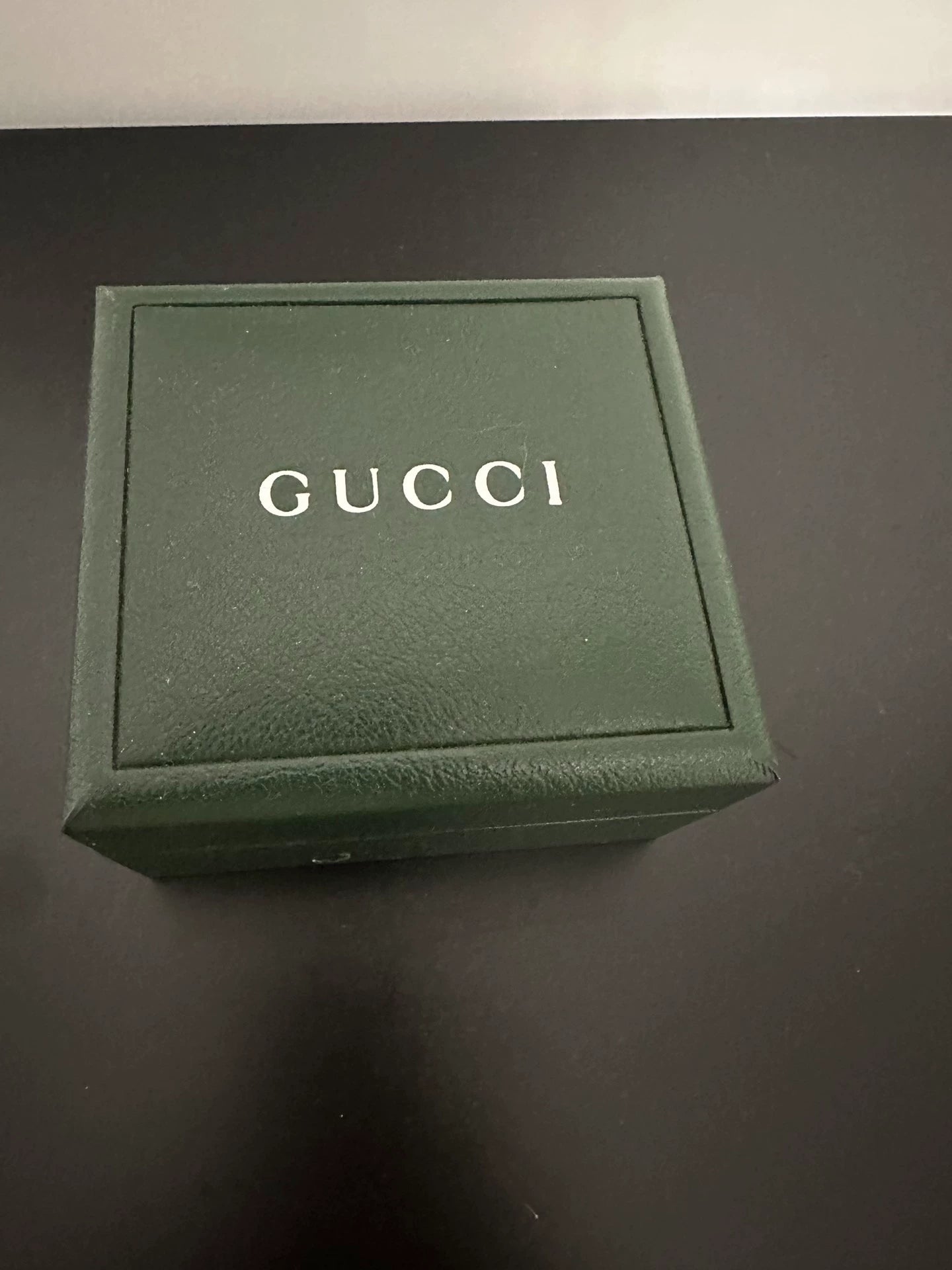 100926-98 Gucci vintage watch