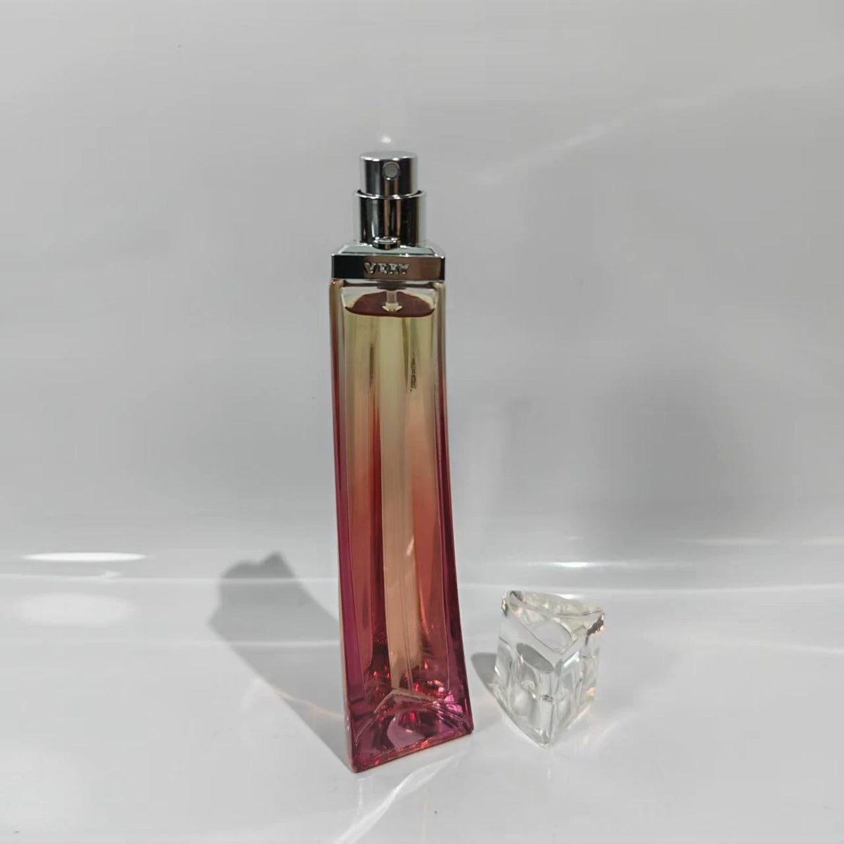 020926-552 Givenchy Alluring Charm