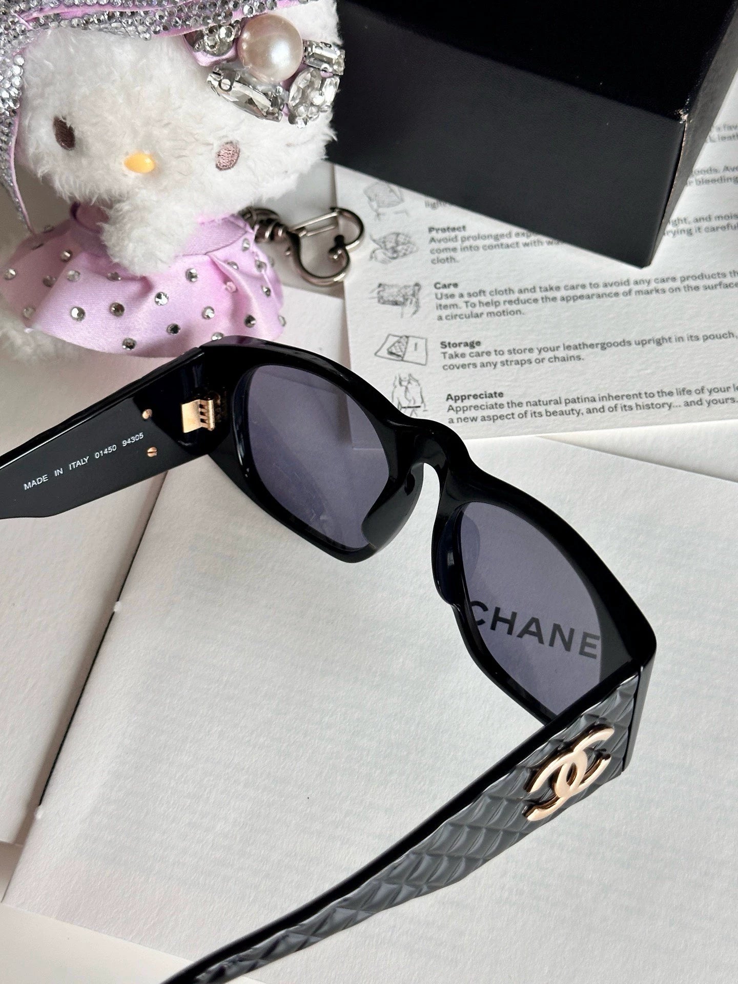 140126-94 Chanel Sunglasses black