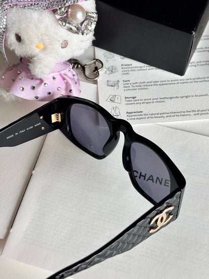 140126-94 Chanel Sunglasses black