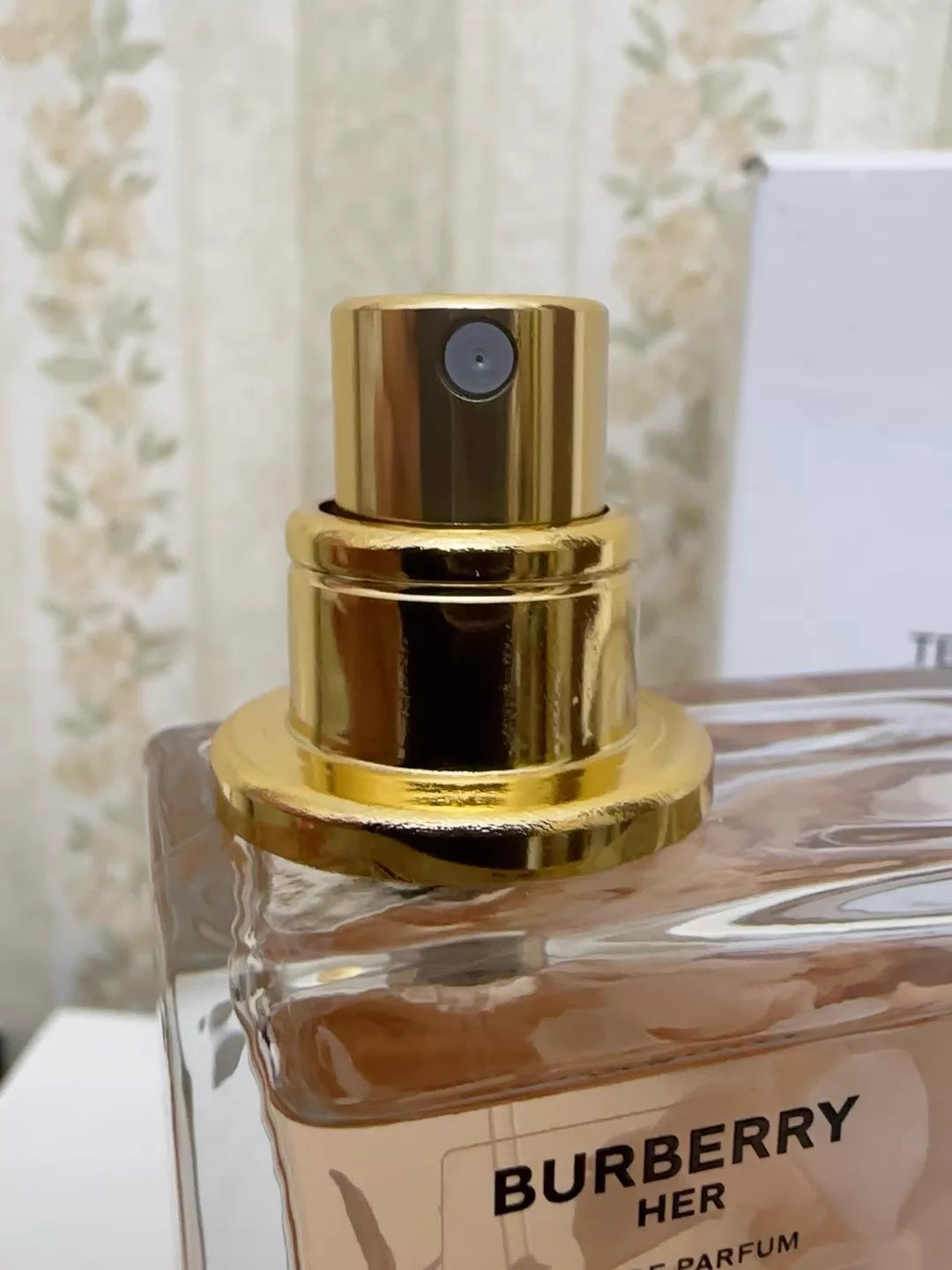 070526-72 Burberry Flower Her Petals Perfume 88ml 3 oz