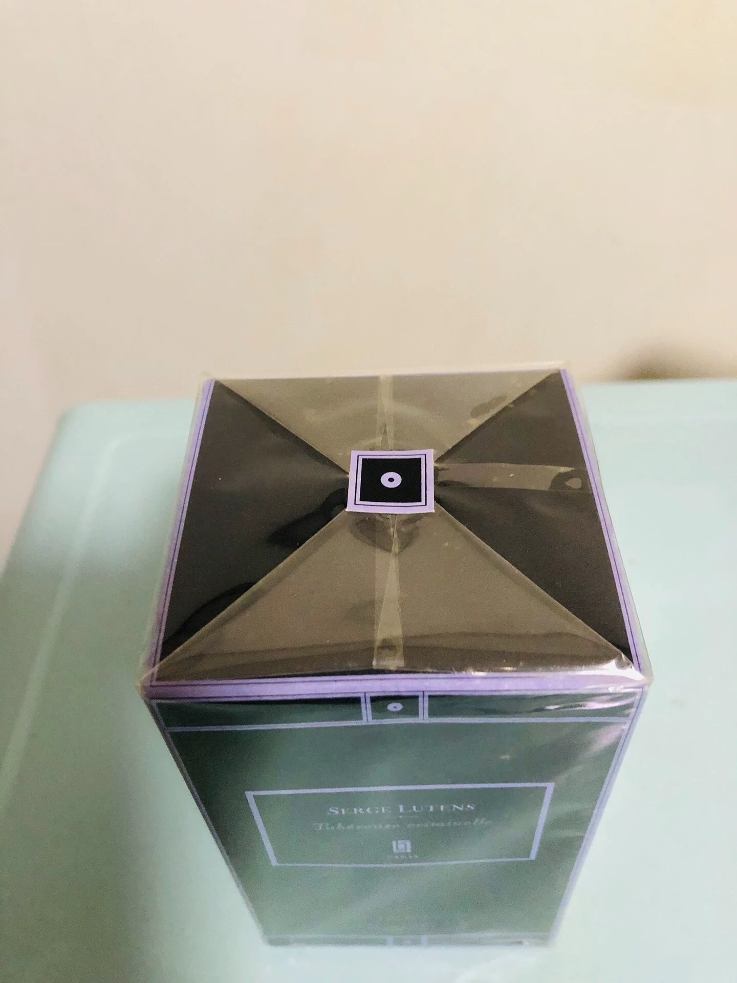 121225-84 Serge Lutens Eau de Parfum EDP 75ml 2.5oz