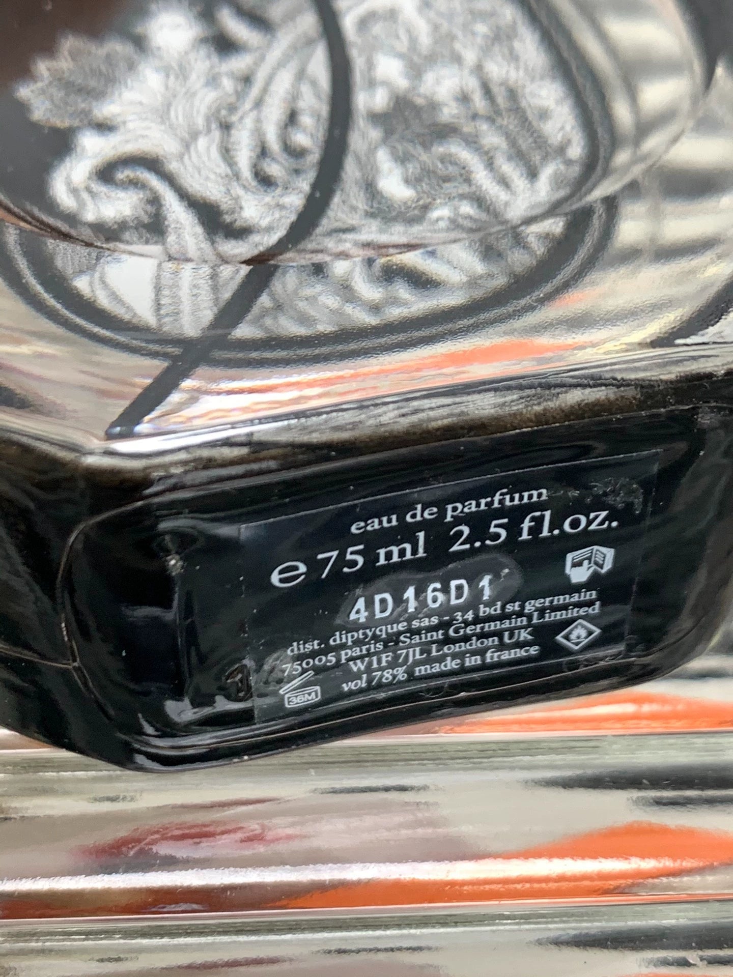280726-121 There is box 75ml 2.5 oz