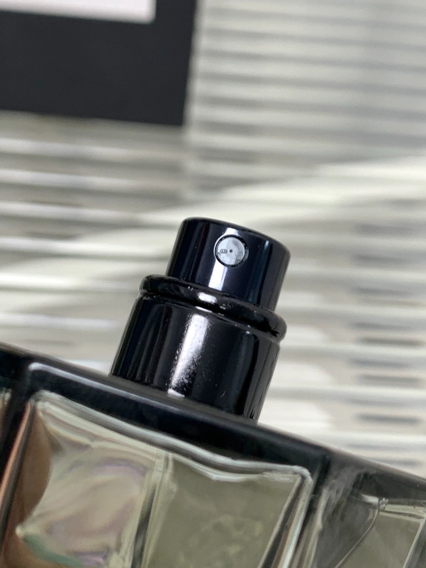 280726-30 There is box 100ml 3.4 oz