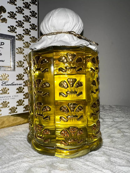 190326-83 Creed Stunning Celebrity White 250ml  8.5oz