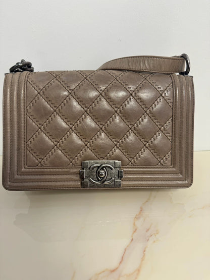 221124-42 Auth Chanel Boy Bag Small Classic Quilted Flap CC Leboy Crossbody