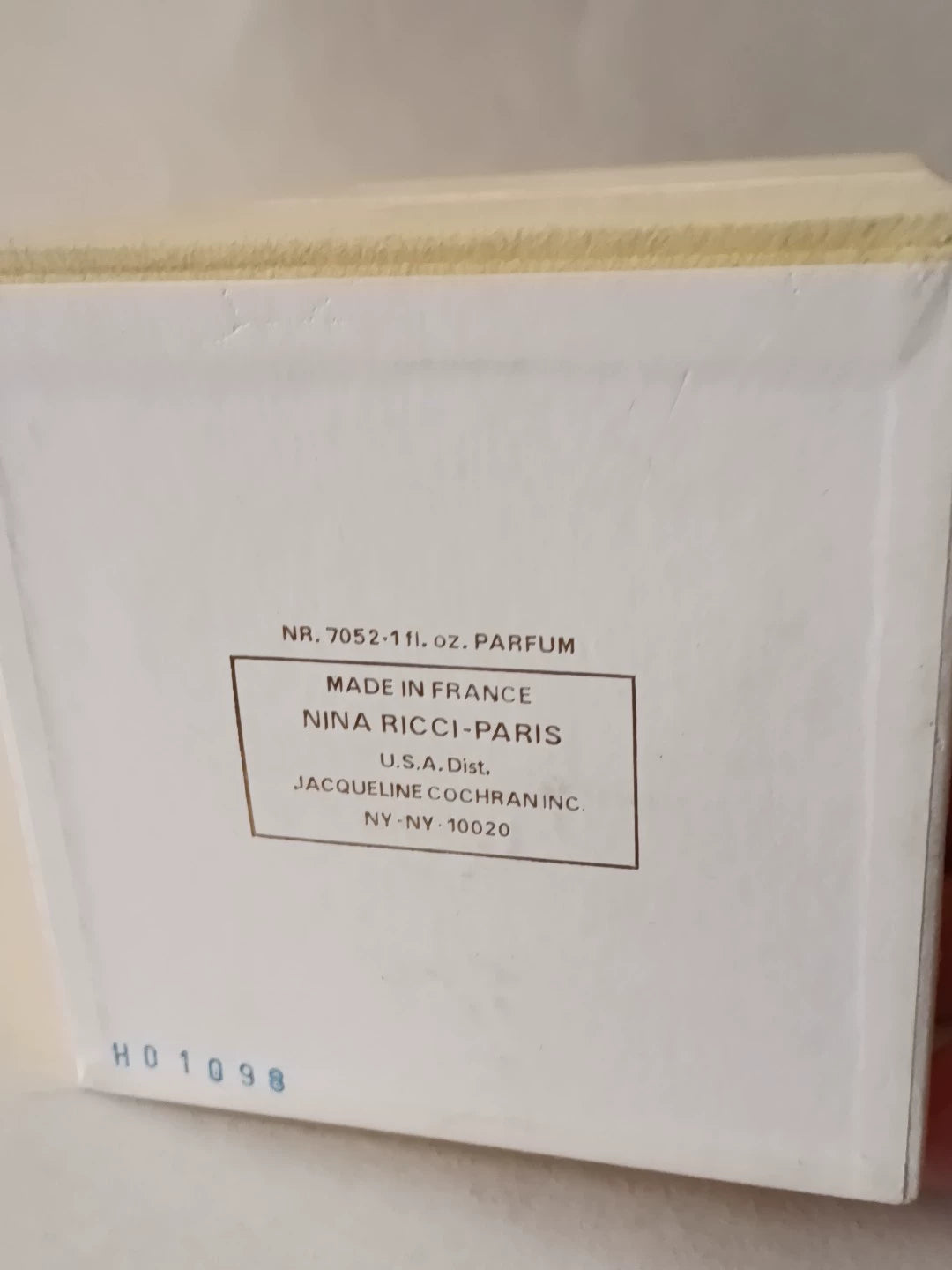190526-233 nina ricci Lalique bottle 30ml 1 oz