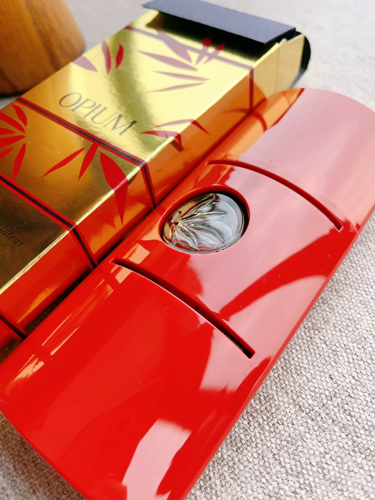 090826-10 Yves Saint Laurent Red Crow Perfume