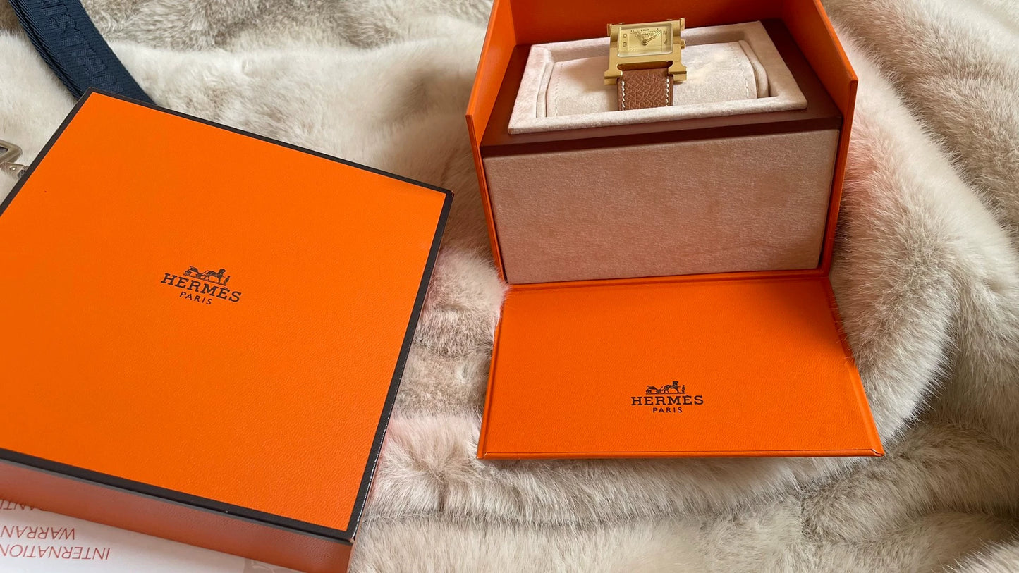 241224-1 Auth Hermes watch golden brown with box