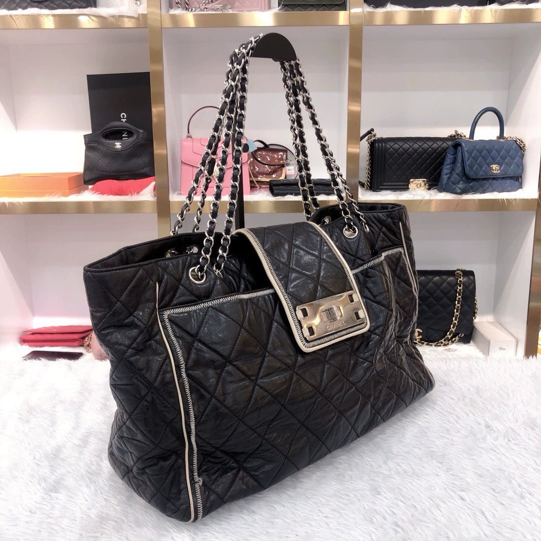 221124-77 Auth CHANEL Black 2.55 large shoulder bag