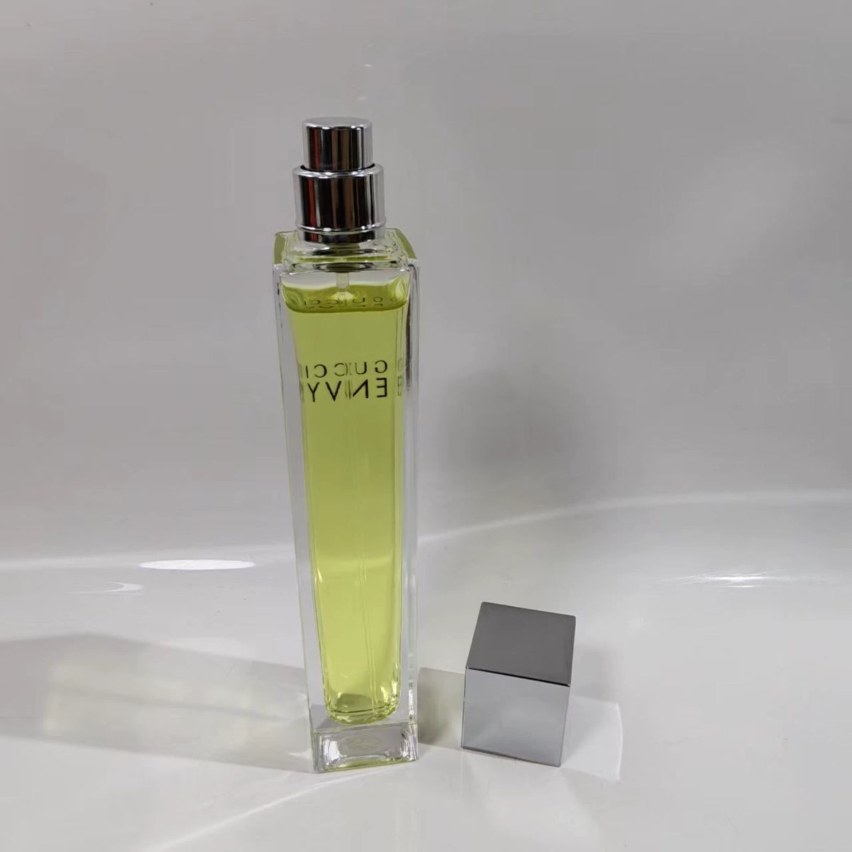 020926-543 Gucci Huang Jealousy
