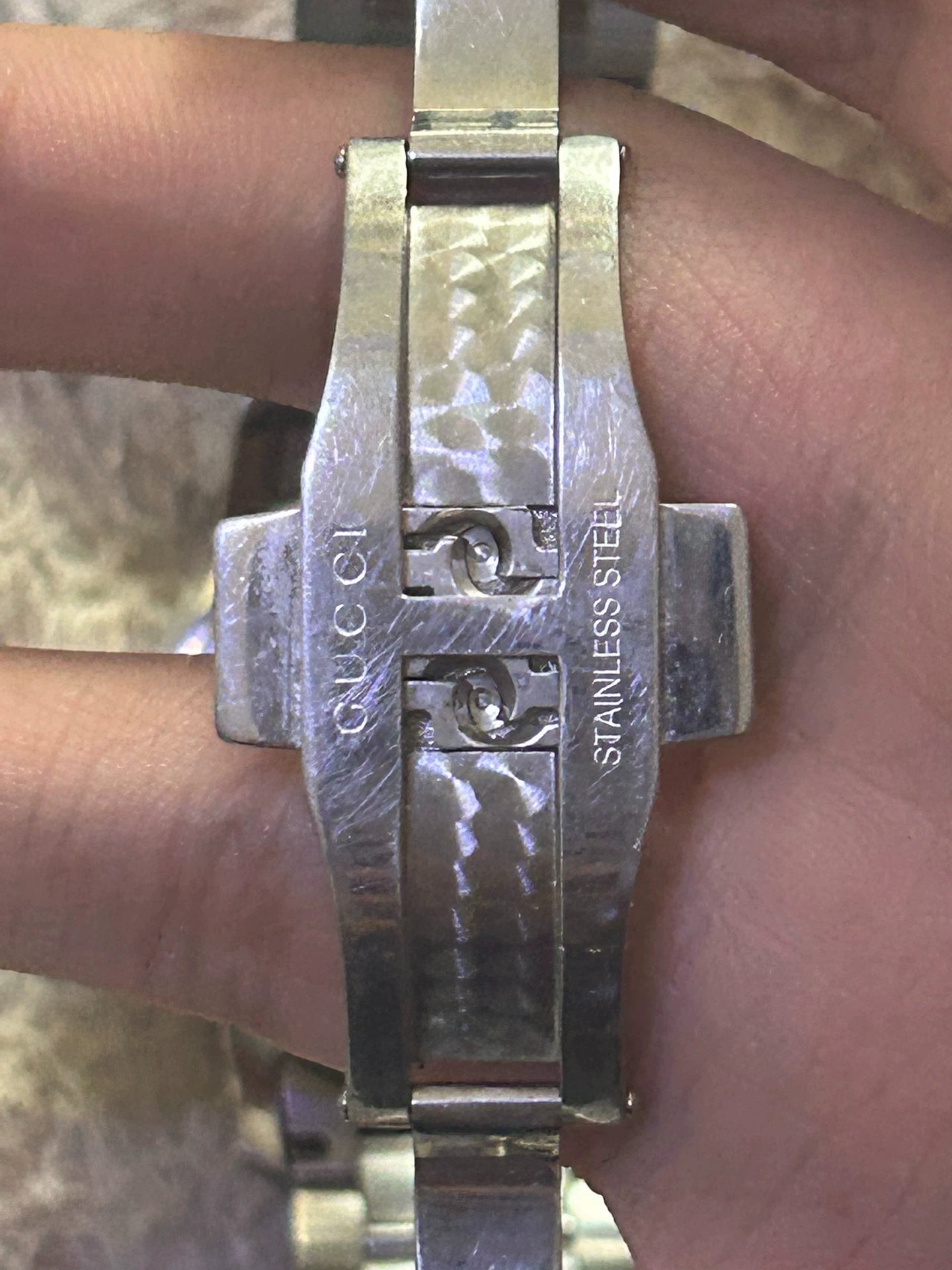 020426-watch-93 Gucci quartz watch is