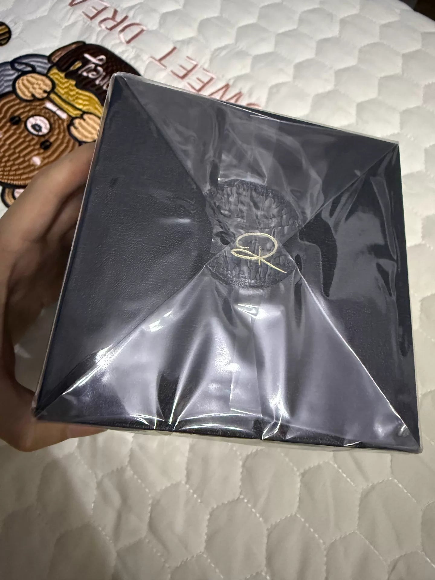 180826-52 Roja Delfin ebony 100ml 3.4 oz