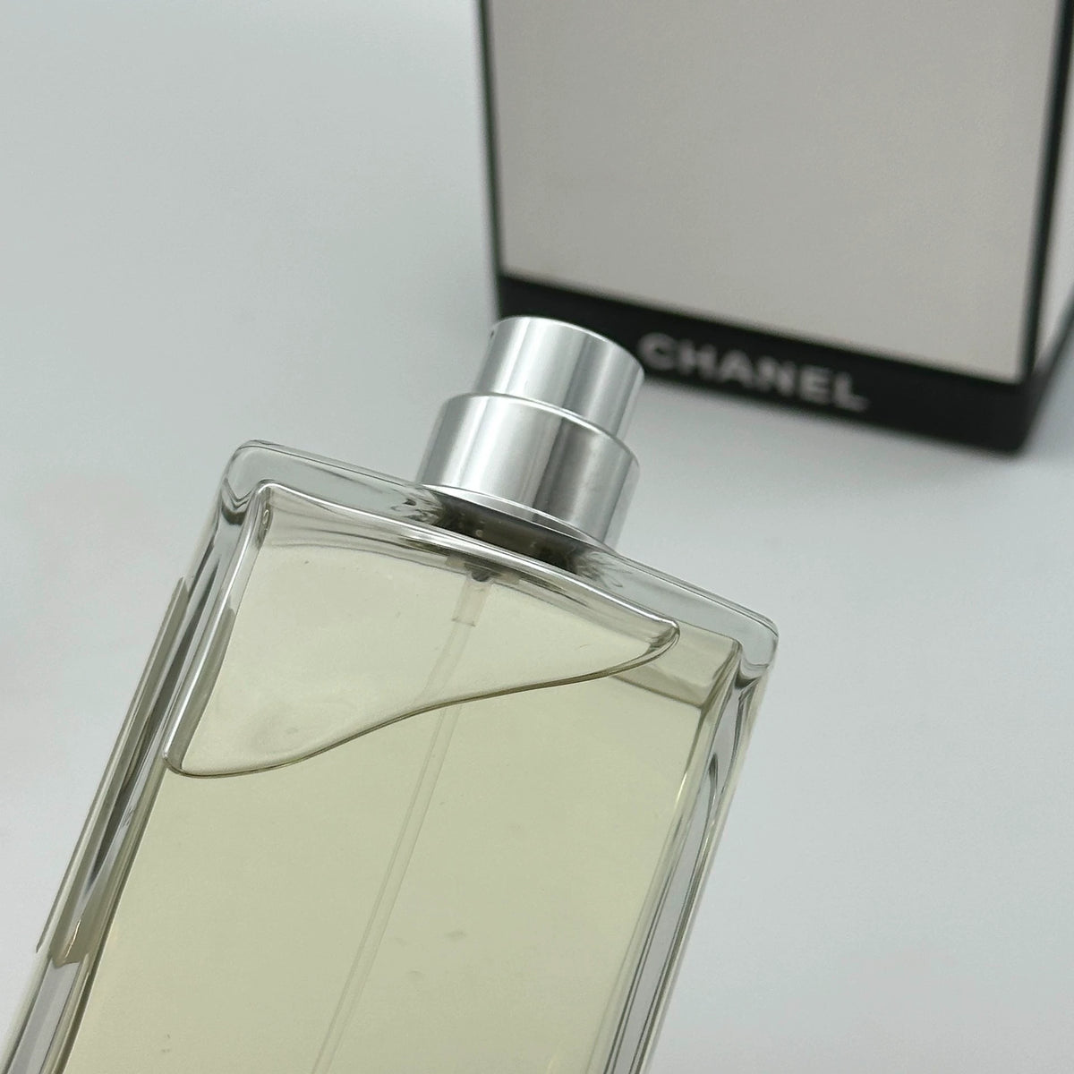 151026-75 Chanel boxed label slightly 200ml 6.8 oz