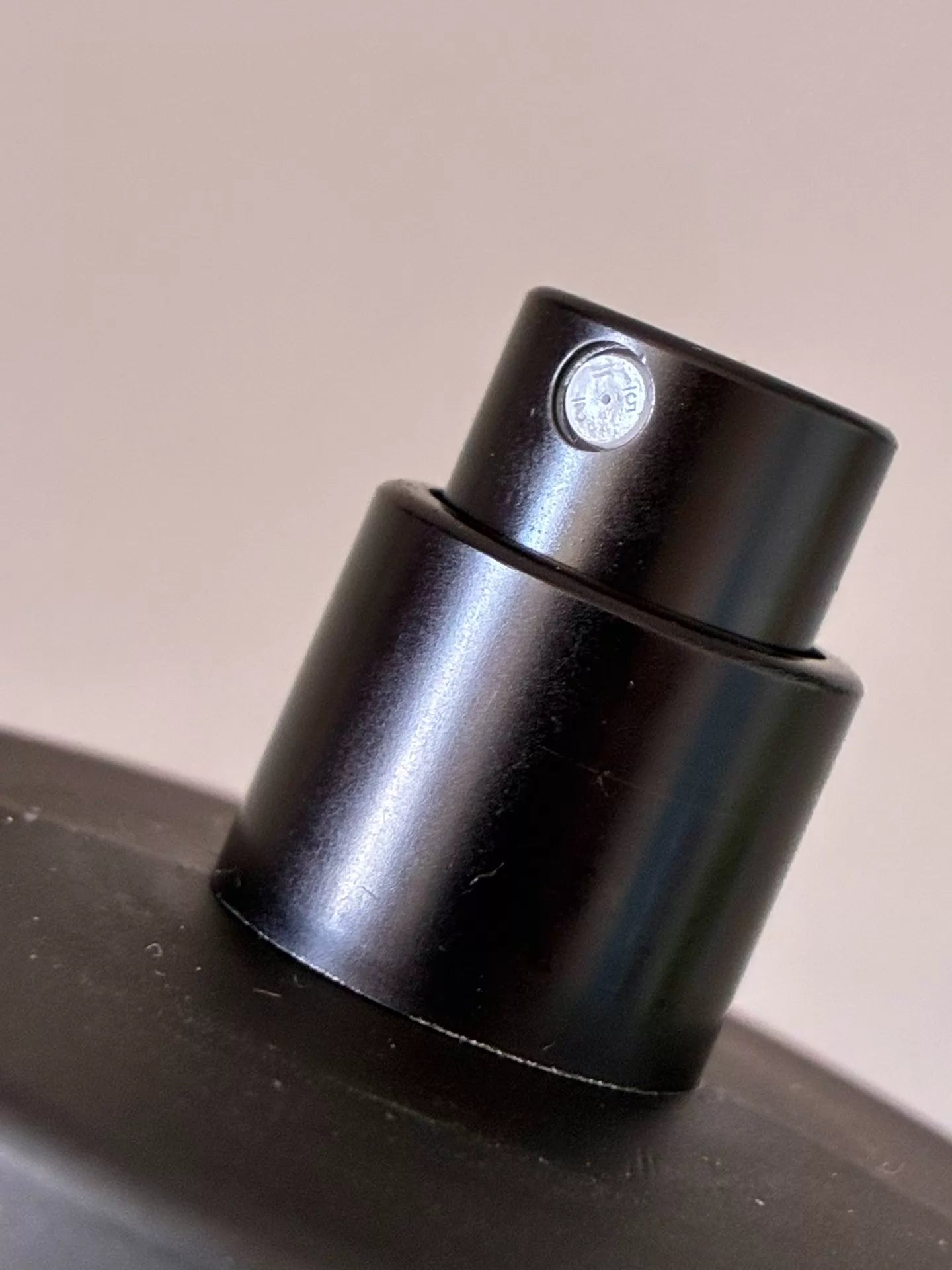 200726-177 Tom Ford Light Shadow Leather 100ml 3.4 oz